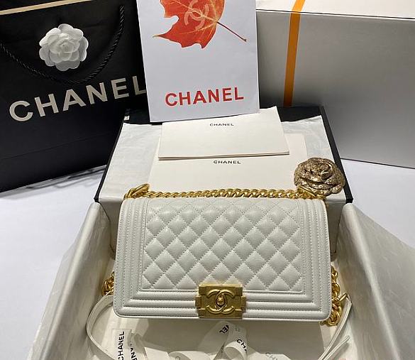 Chanel Boy Handbag Grain Calfskin White A67086 Size 25 cm - 1