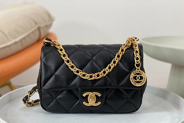 Chanel Lambskin Gold Coin Bag Flap Bag Black Size 20 x 13.5 x 5.5 cm - 1