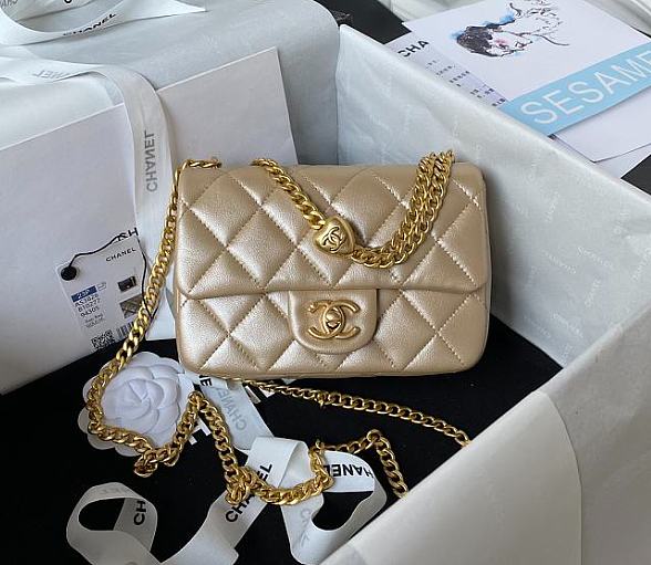 Chanel Flap Chain Bag Heart Gold Size 19 cm - 1