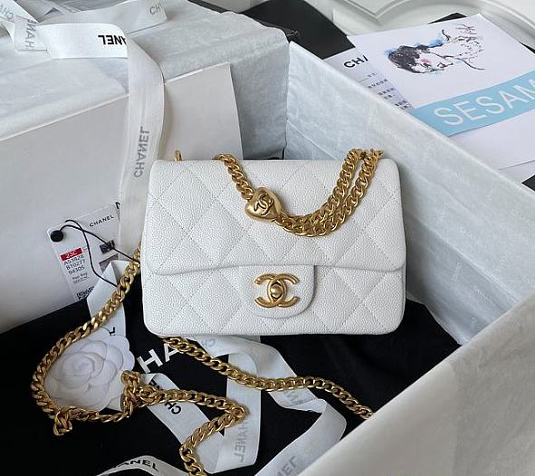 Chanel Flap Chain Bag Heart White Size 19 cm - 1