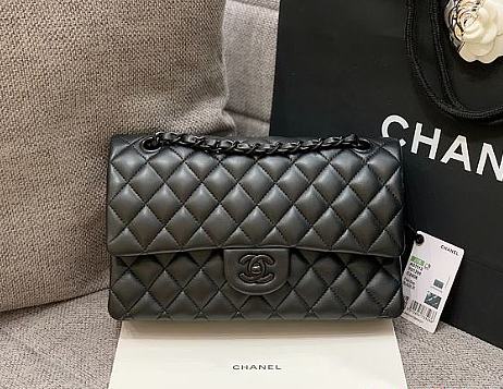 Chanel Flap Bag Full Black Size 25 cm - 1