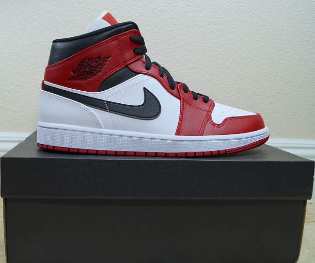 Air Jordan 1 Mid Chicago (2020) - 554724-173 - 1