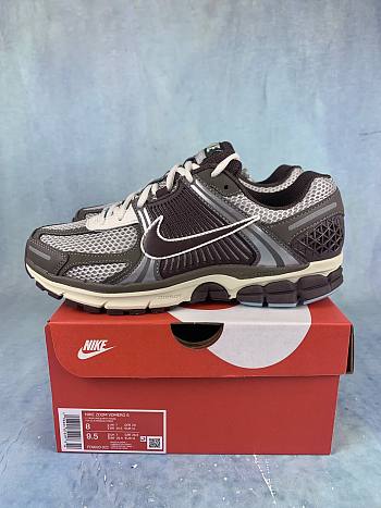 Nike Zoom Vomero 5 Earth Fossil FD9920-022